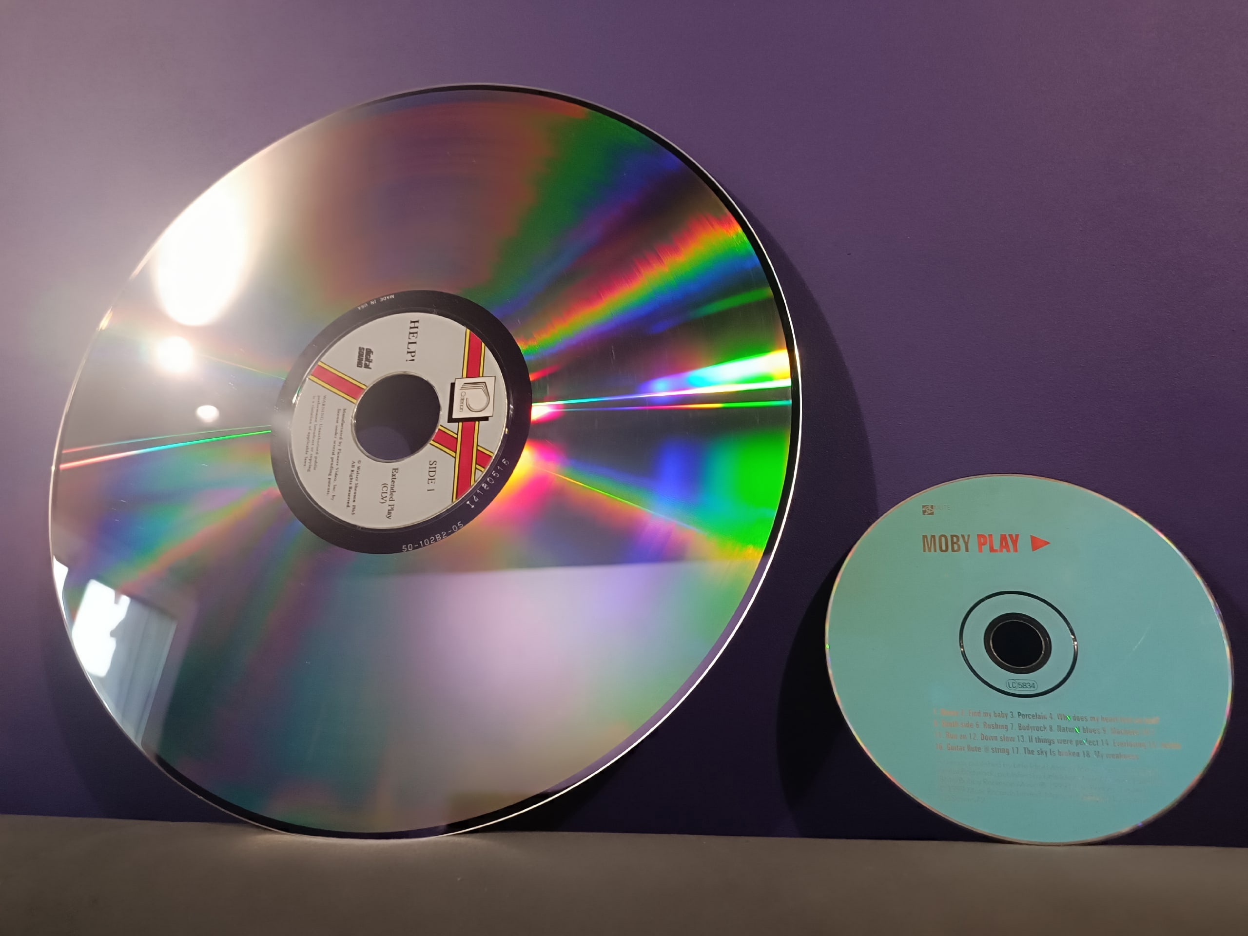 LaserDisc (LD)