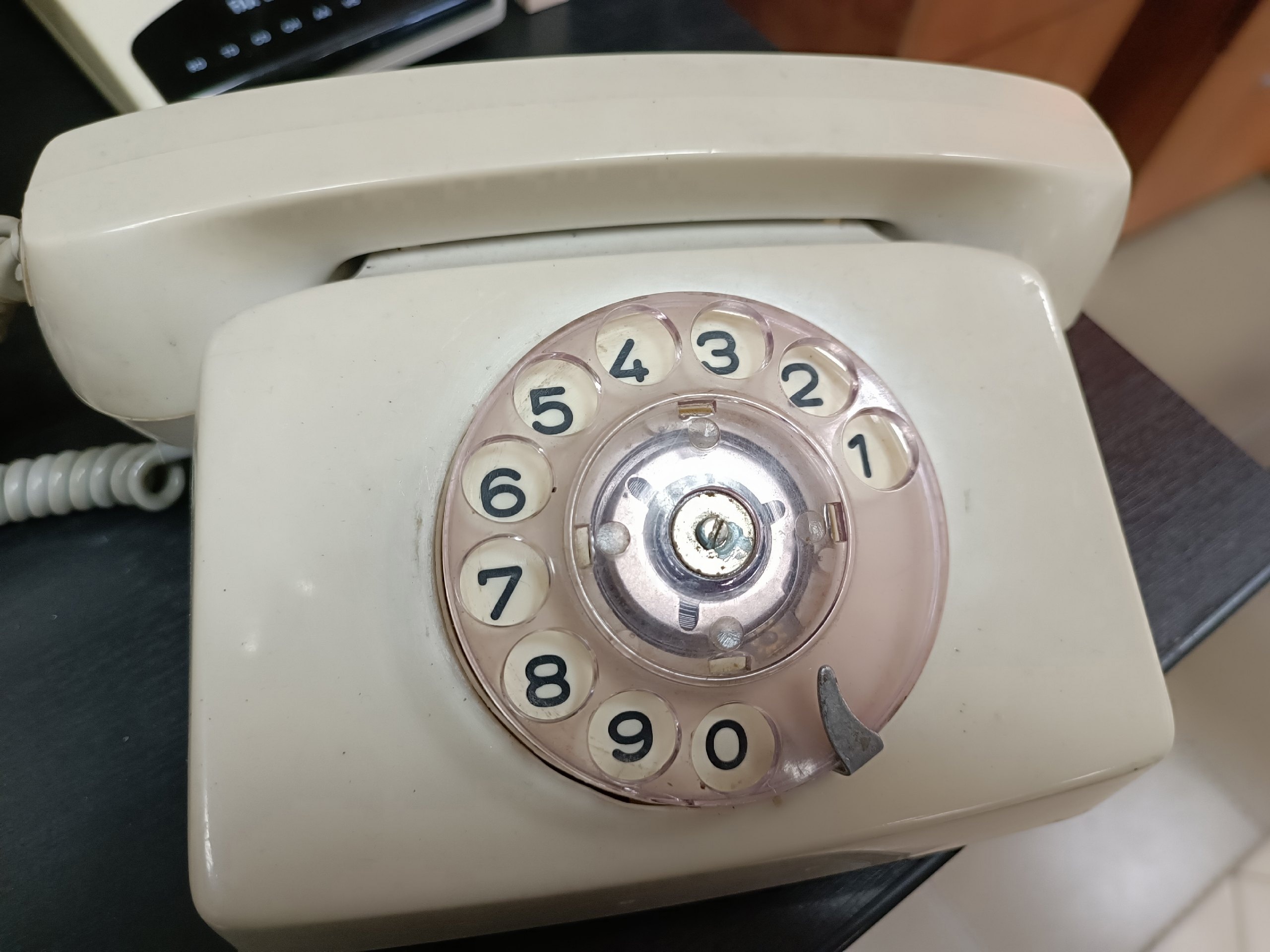 Телефон ТА-4100