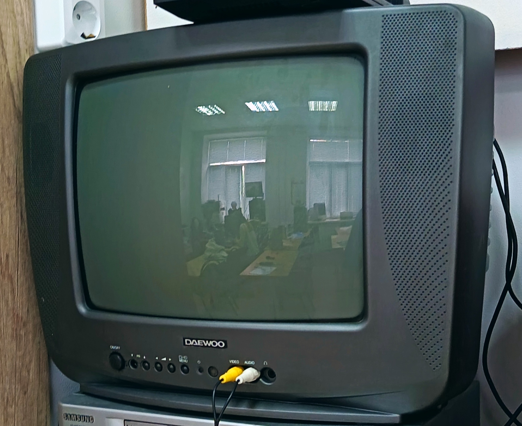 ЭЛТ-телевизор Daewoo KR-14D2